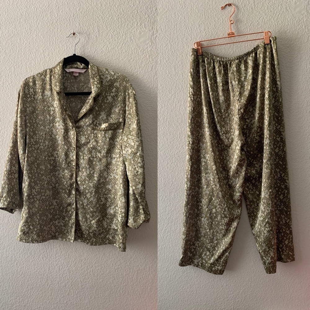 Victoria's Secret Green Printed Satin Pajama Set